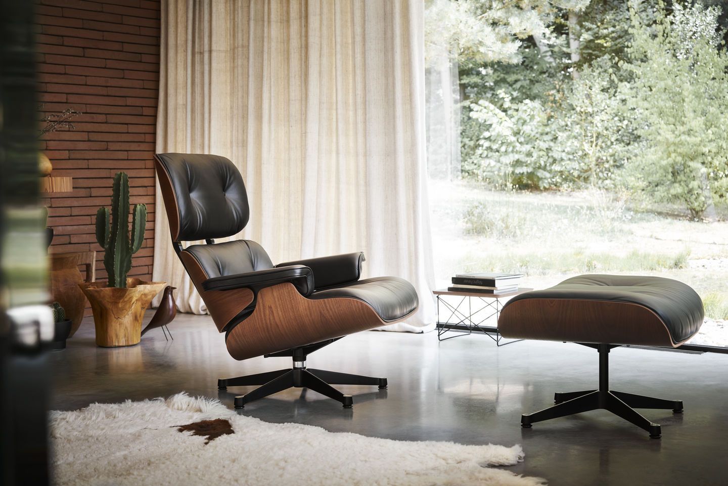 Eames Lounge Chair: A Mid-Century Modern Icon for Comfort and Style